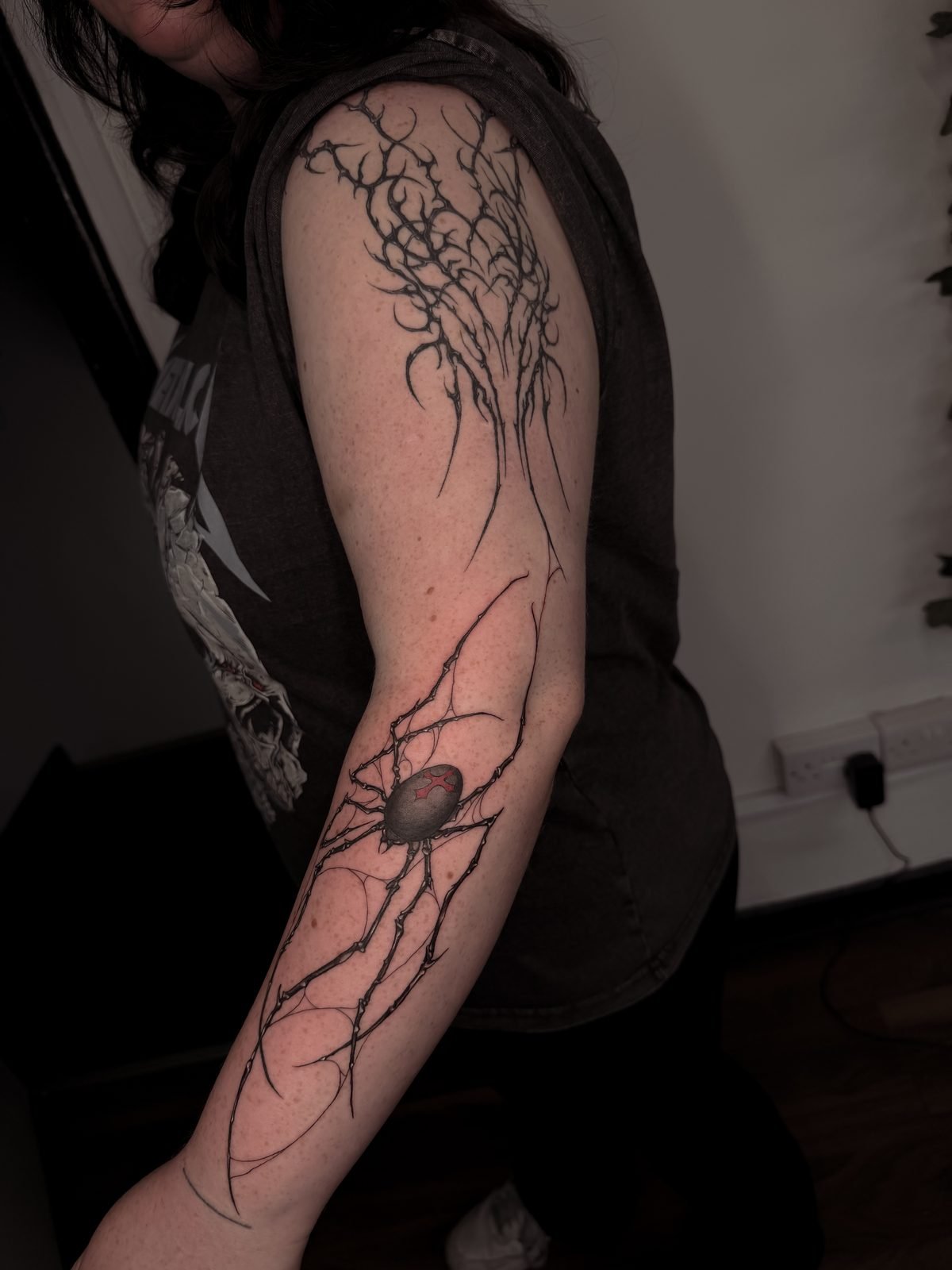 Manga de tela de araña, blackwork